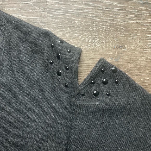 DKNY Sweater Cold Shoulder Studded Charcoal Grey Size Medium - Picture 3 of 4
